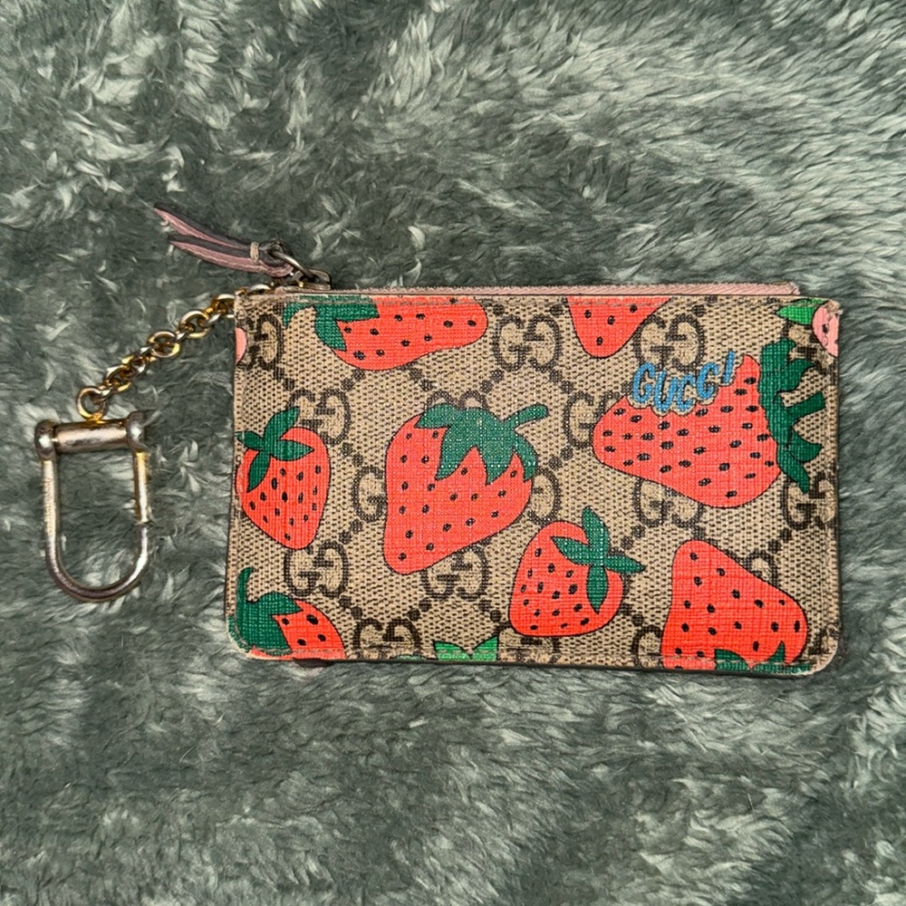 Gucci Emblem Strawberry Zip Key case